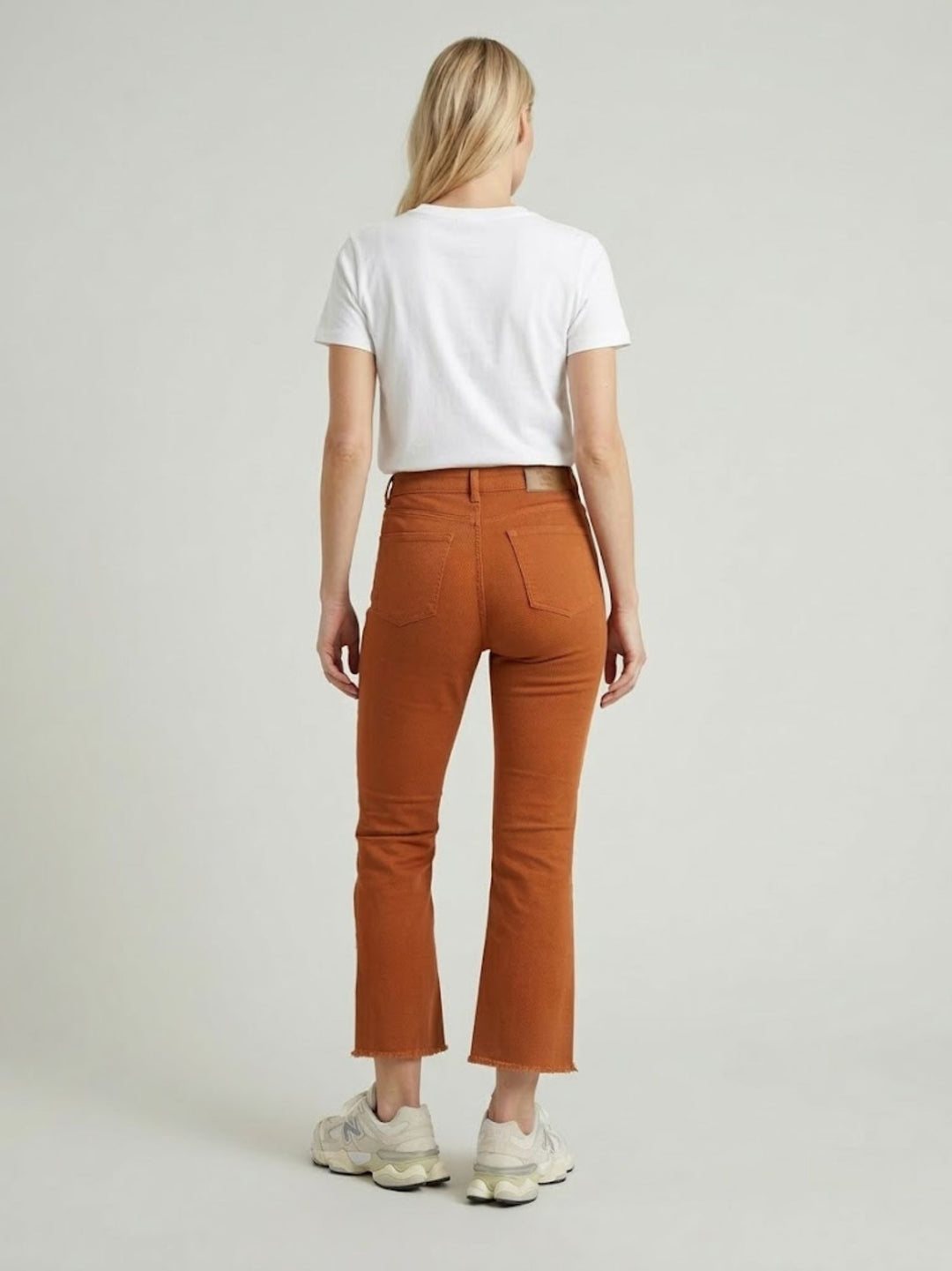 Pantalone a trombetta sfrangiato in cotone cannella