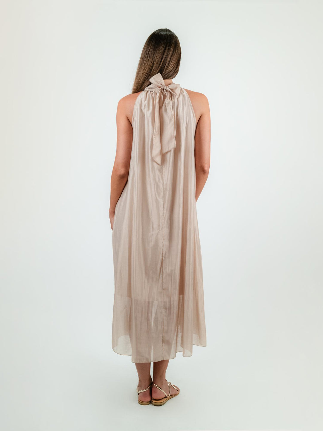 ABITO LUNGO CON SCOLLO HALTER BEIGE