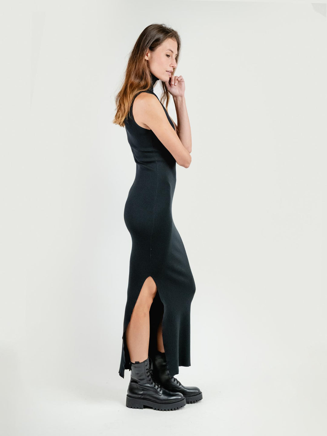 ABITO LUNGO SMANICATO IN MAGLIA NERO