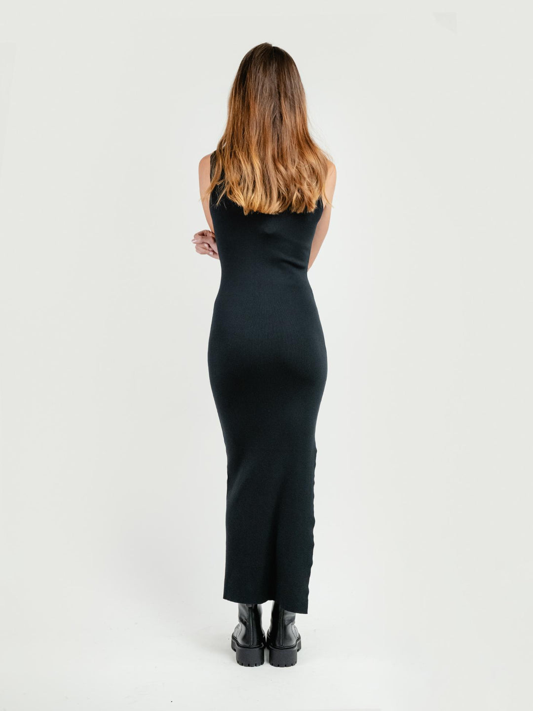 ABITO LUNGO SMANICATO IN MAGLIA NERO