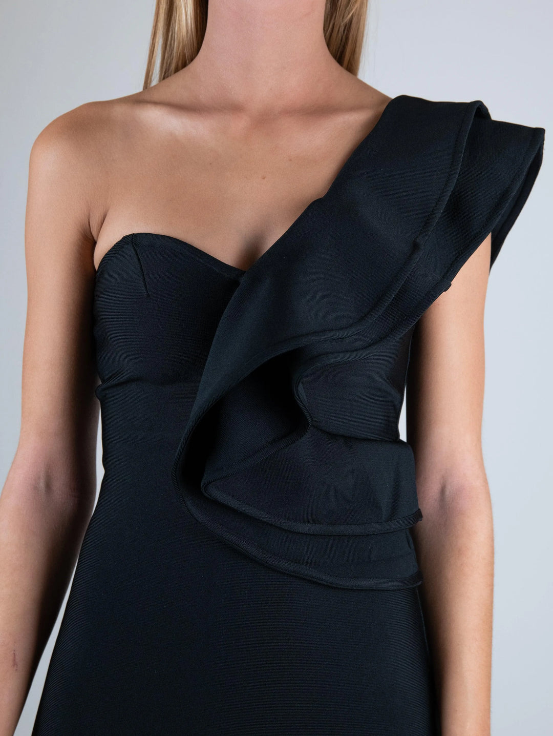 ABITO MONOSPALLA CON VOLANT