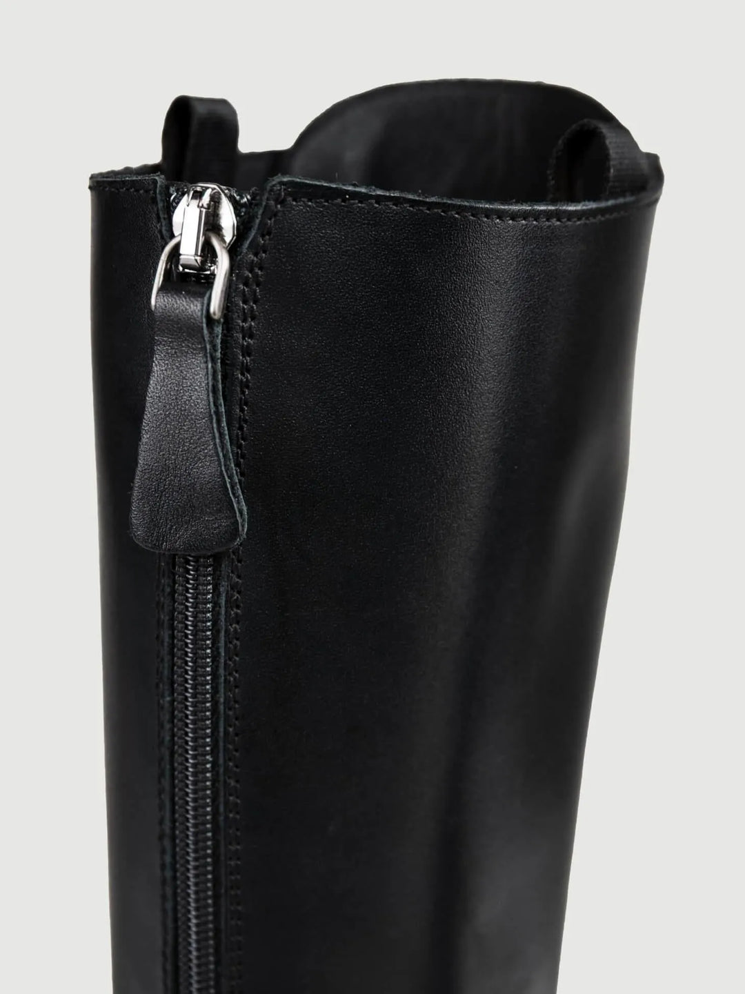 ANFIBIO ALTO IN PELLE CON ZIP POSTERIORE