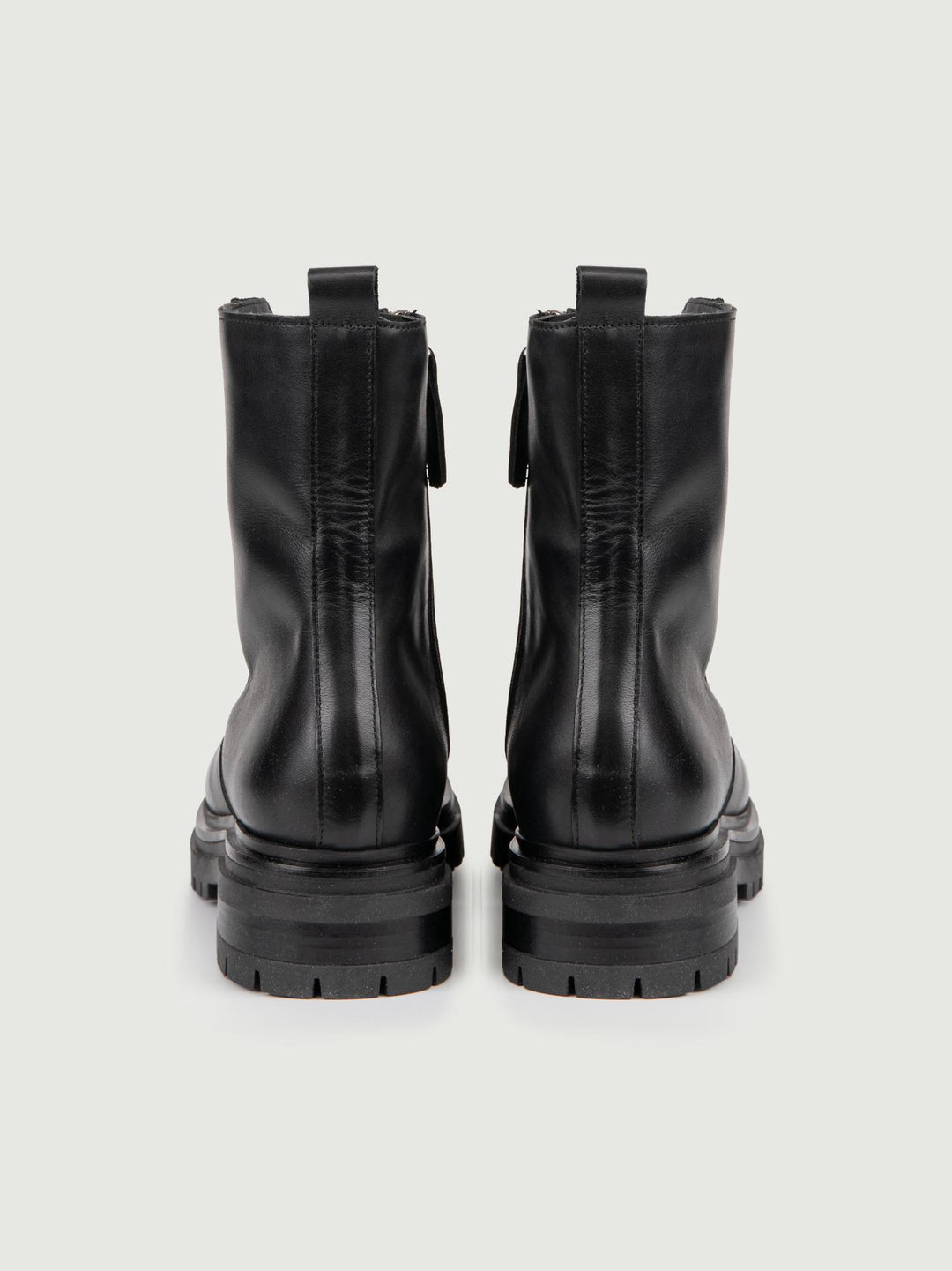 ANFIBIO IN PELLE NERA CON ZIP