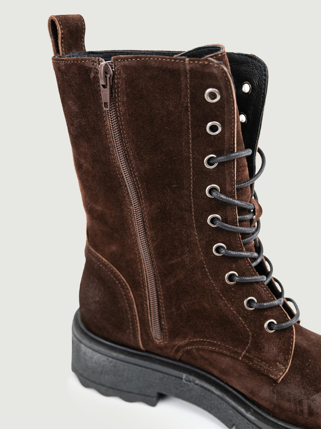 ANFIBIO IN PELLE SCAMOSCIATA TESTA MORO