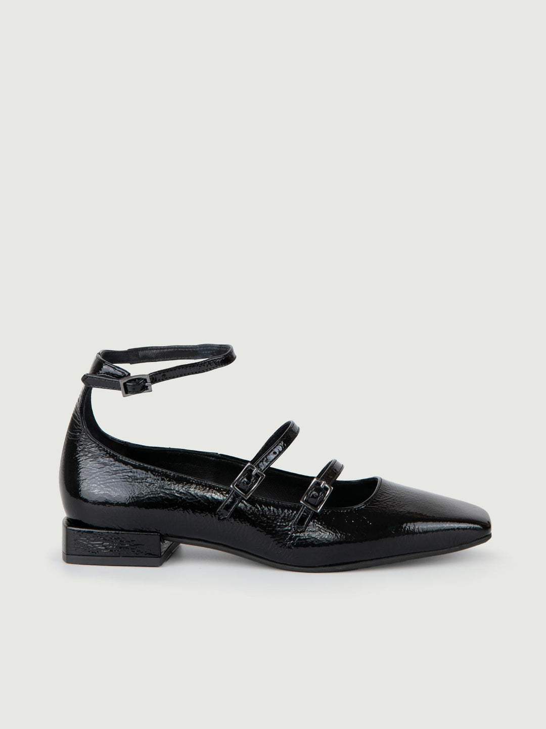 BALLERINA IN VERNICE NERA CON CINTURINI