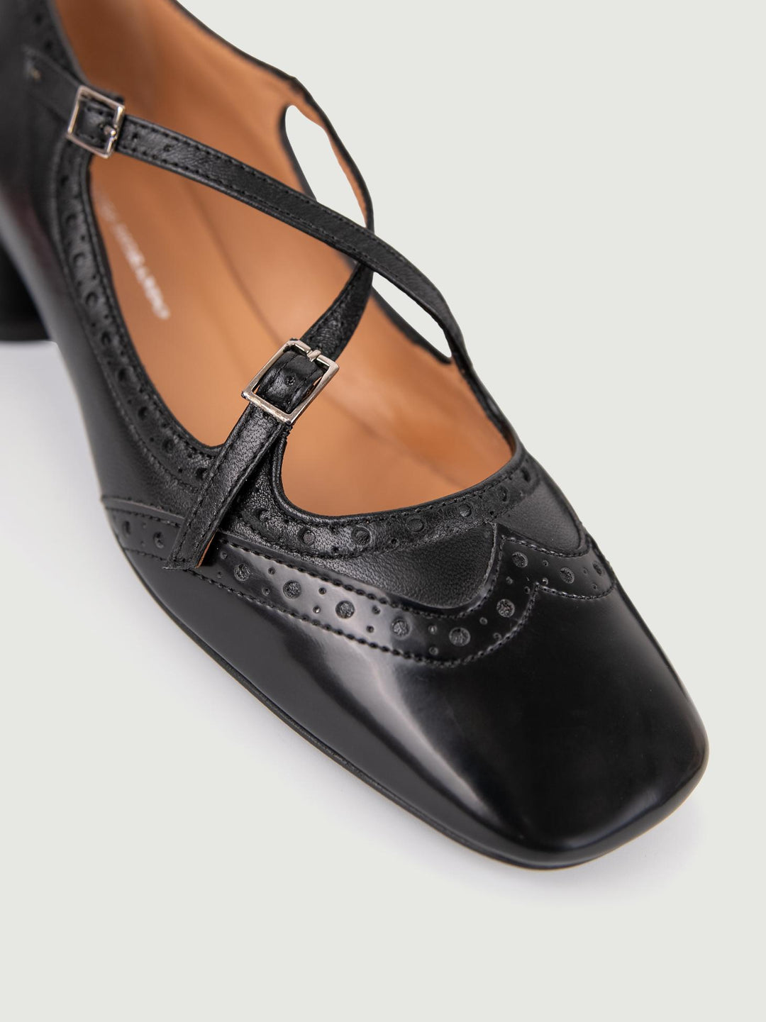 BALLERINA NERA CON CODA DI RONDINE