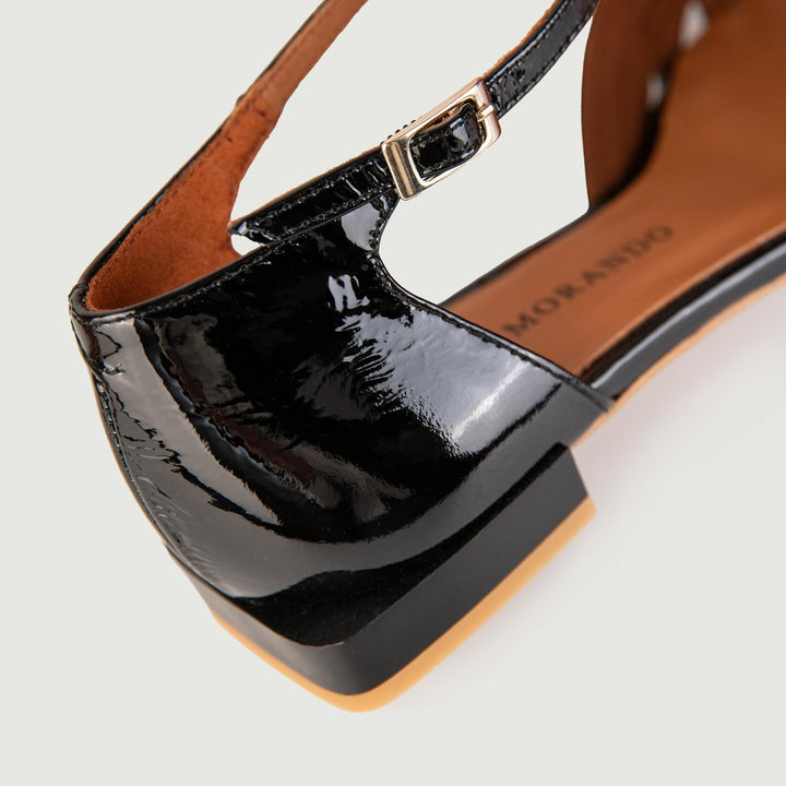 BALLERINE IN VERNICE NERA CON LACCETTO A T