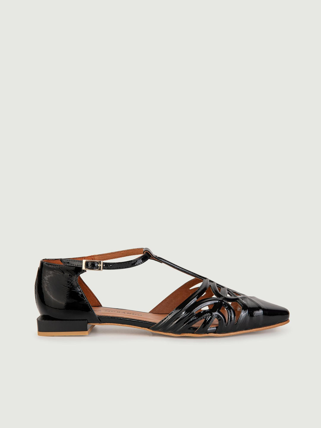 BALLERINE IN VERNICE NERA CON LACCETTO A T