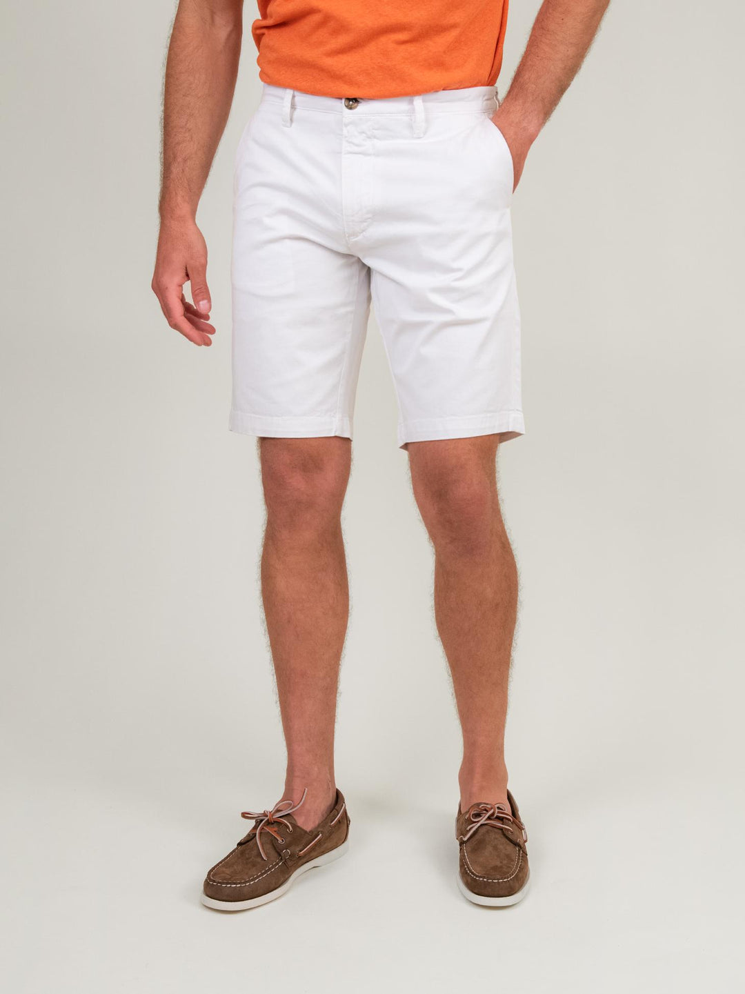 BERMUDA BIANCO CON TASCHE A FILO