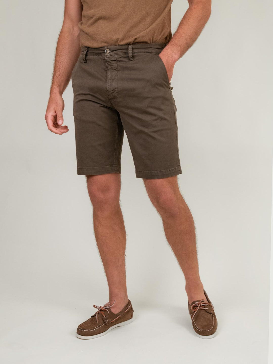 BERMUDA VERDONE CON TASCHE A FILO