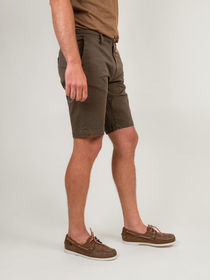 BERMUDA VERDONE CON TASCHE A FILO