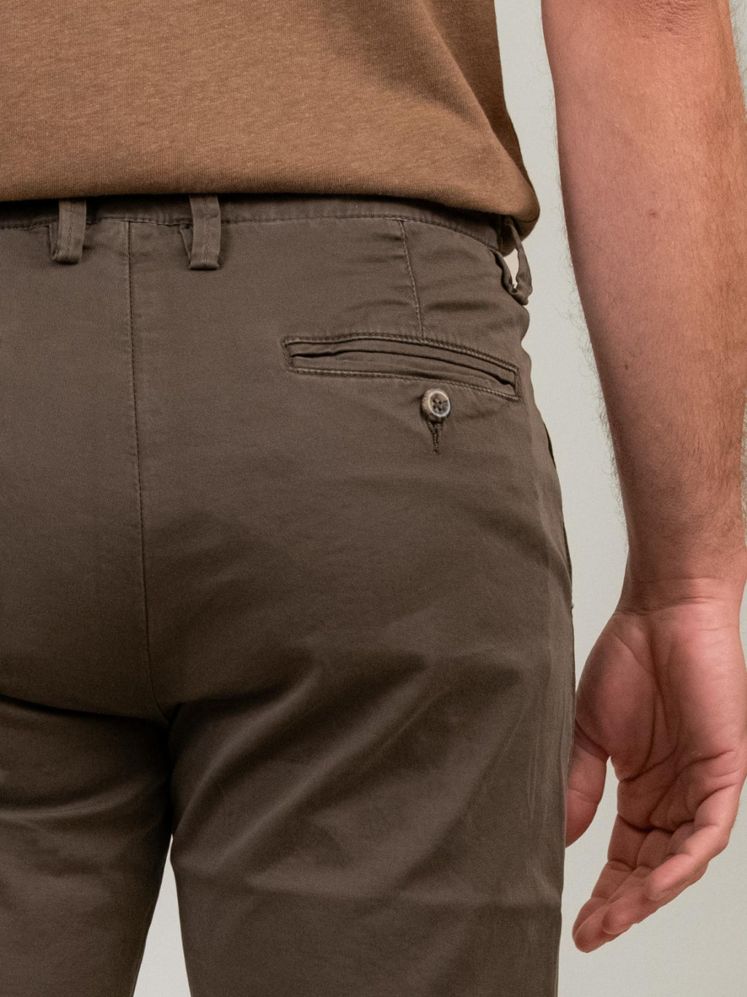 BERMUDA VERDONE CON TASCHE A FILO