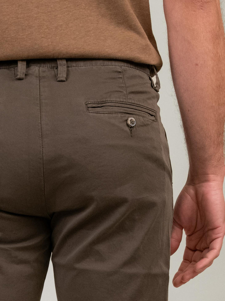 BERMUDA VERDONE CON TASCHE A FILO