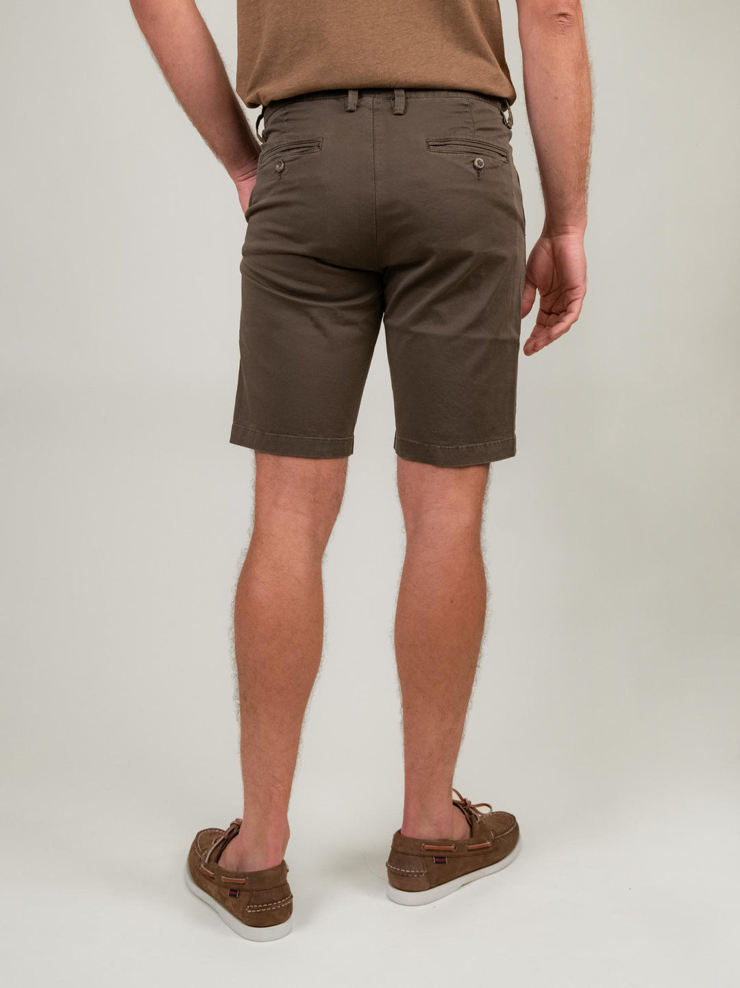 BERMUDA VERDONE CON TASCHE A FILO