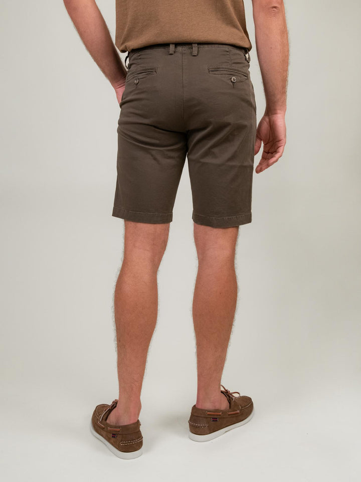 BERMUDA VERDONE CON TASCHE A FILO