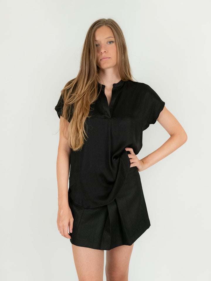 BLUSA A MANICA CORTA IN RASO NERO