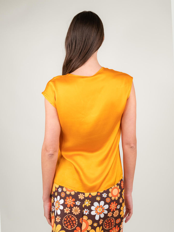 BLUSA CON SCOLLO A V E MANICA CORTA IN RASO ARANCIO