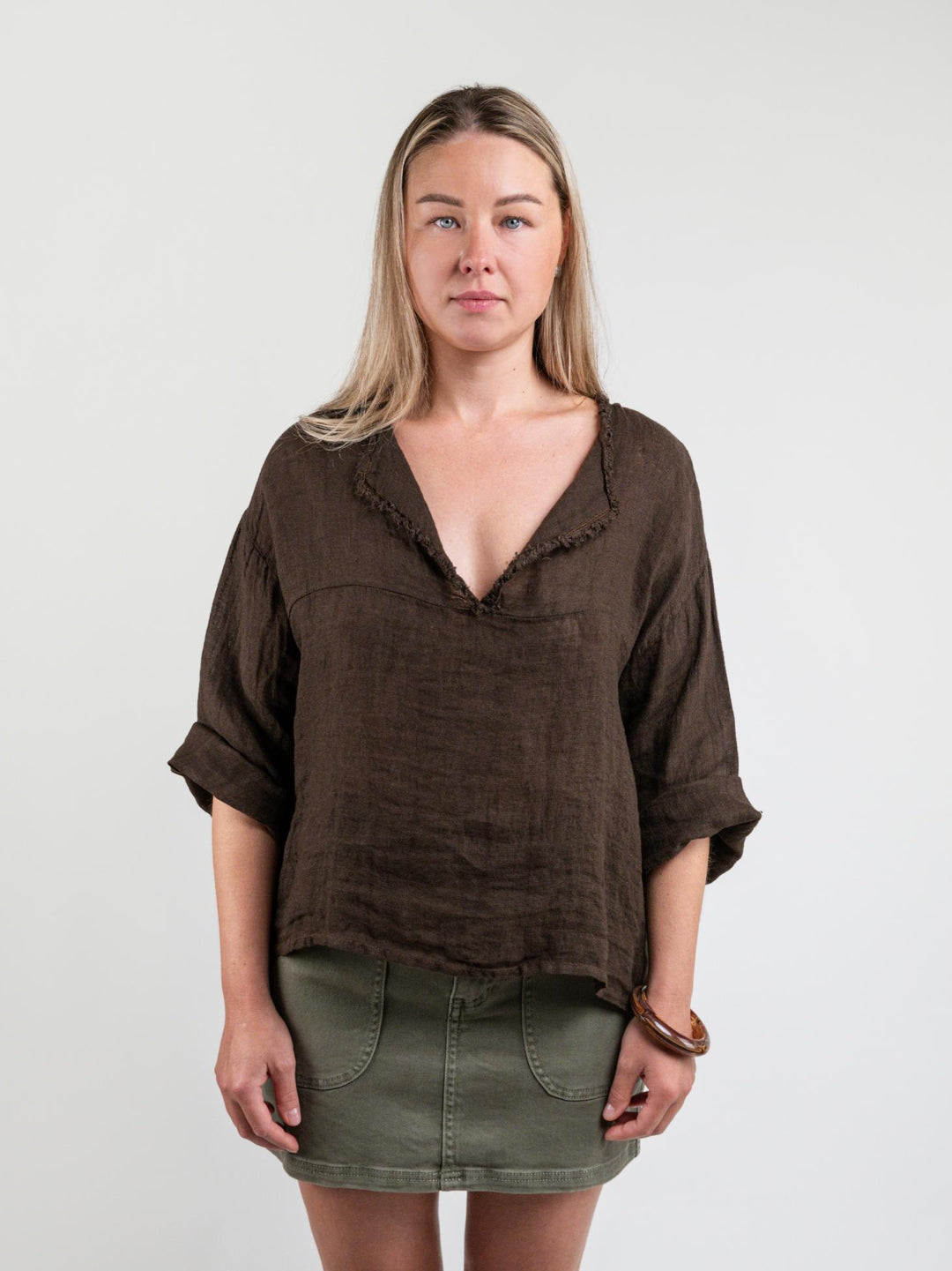 BLUSA OVERSIZE IN LINO CON COLLO SFRANGIATO MARRONE