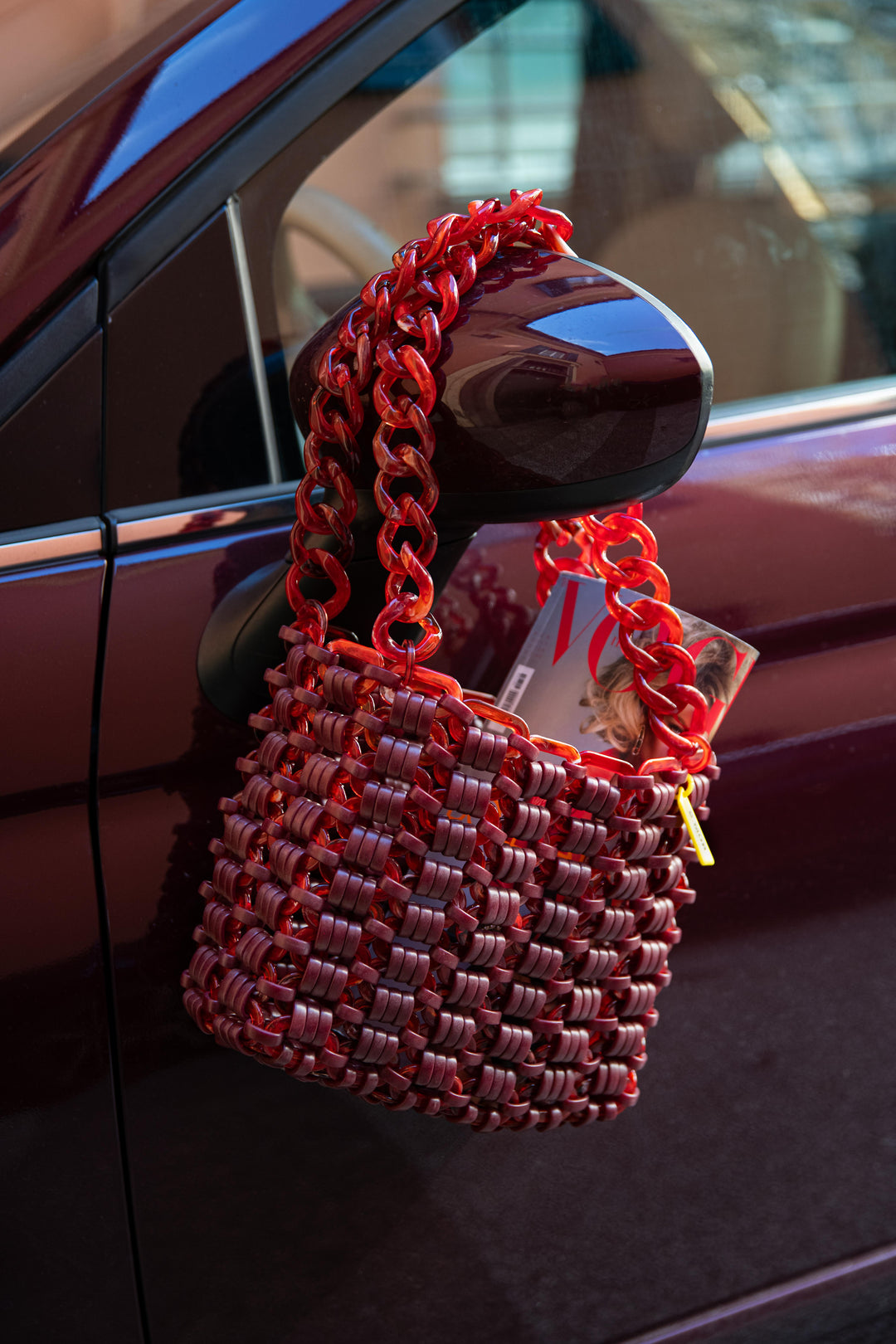 BORSA A SPALLA IN RESINA ROSSA "BASKET"