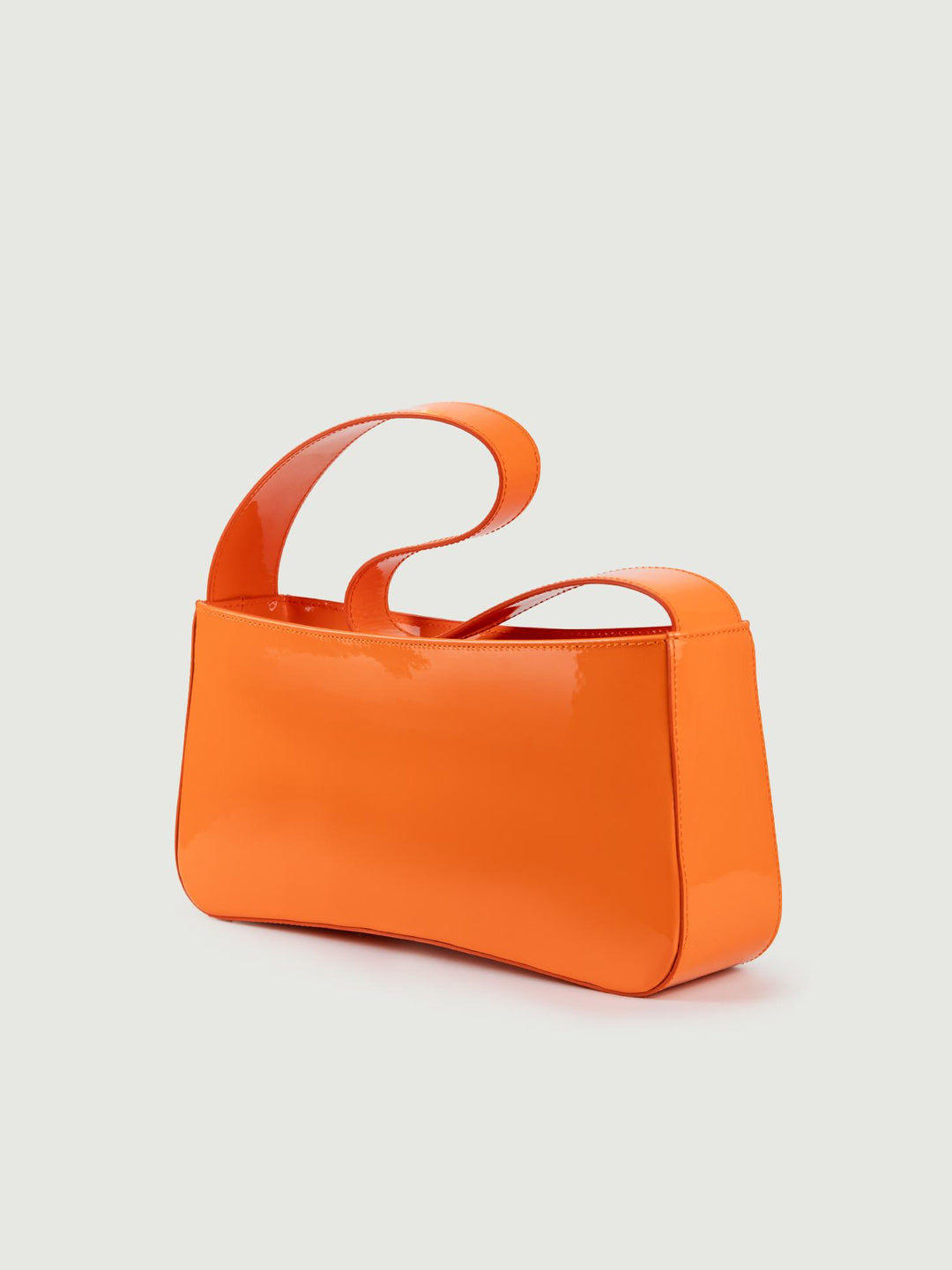 BORSA A SPALLA SEVENTY ARANCIO IN VERNICE