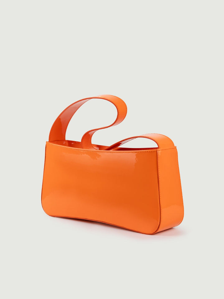 BORSA A SPALLA SEVENTY ARANCIO IN VERNICE