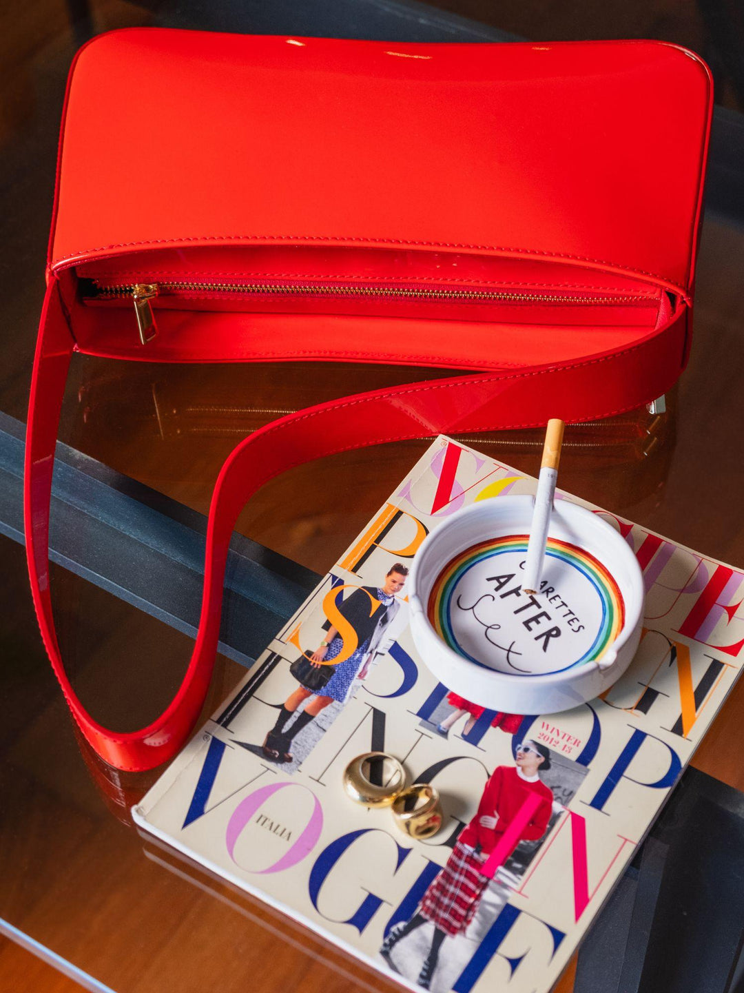 BORSA A SPALLA SEVENTY CORALLO IN VERNICE