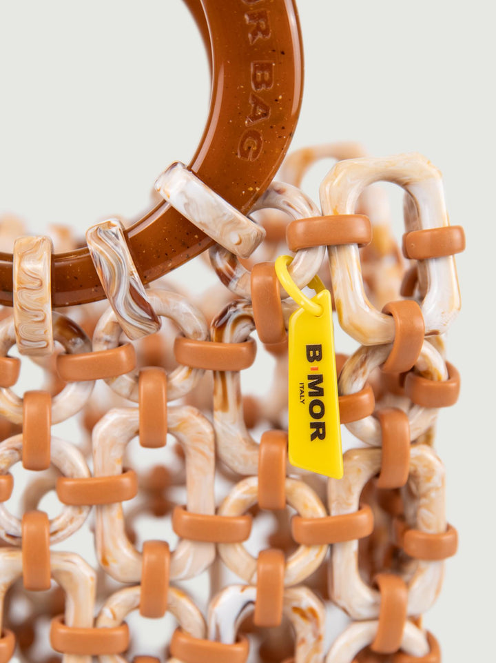 BORSA CON MANICI DOLL IN RESINA MULTICOLOR CARAMELLO