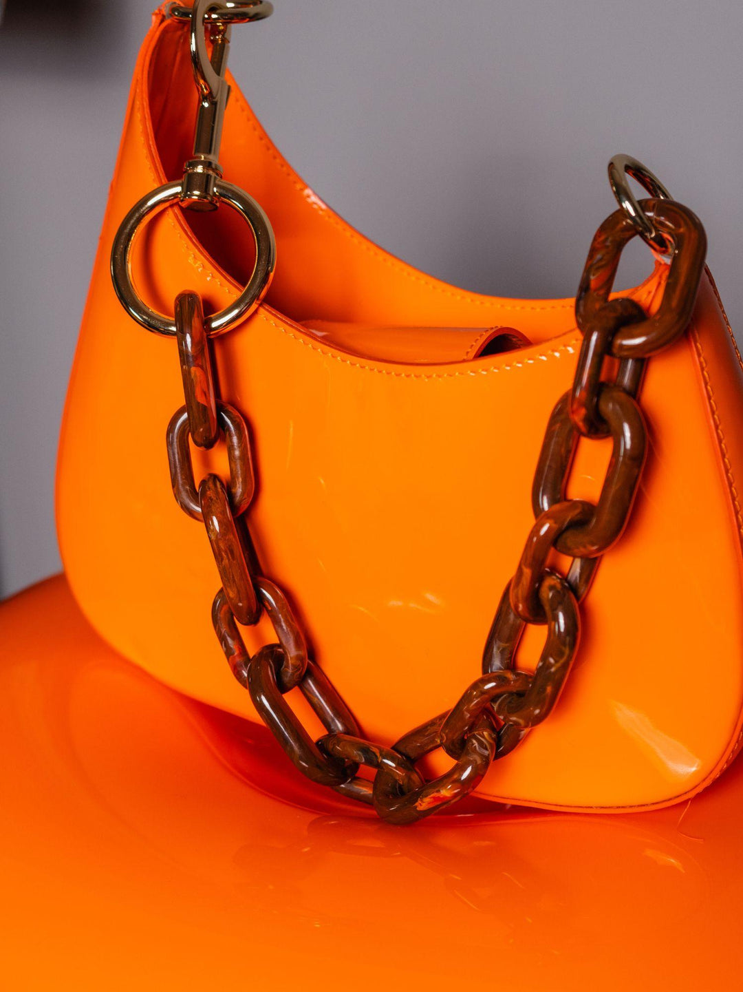 BORSA MINI CURVY ARANCIONE IN PELLE VERNICE