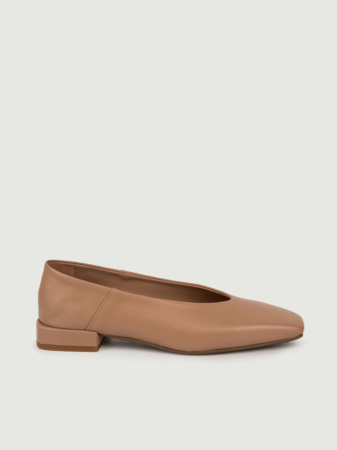 Ballerina in pelle color cuoio con punta squadrata