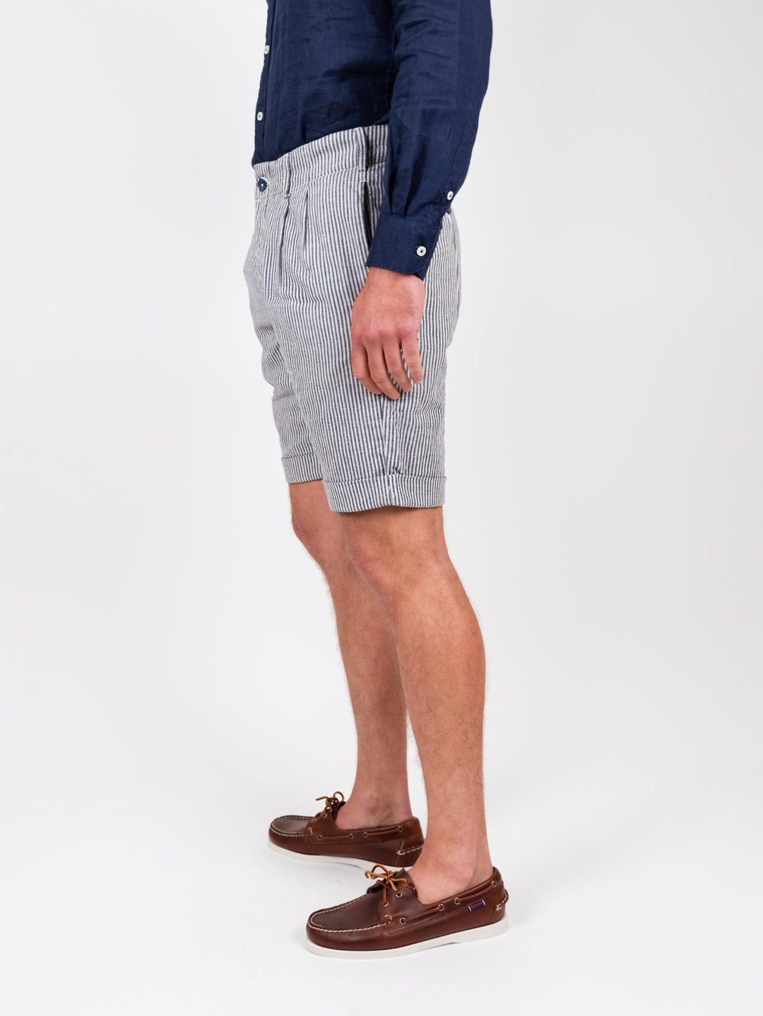 Bermuda a righe blu in misto lino e cotone