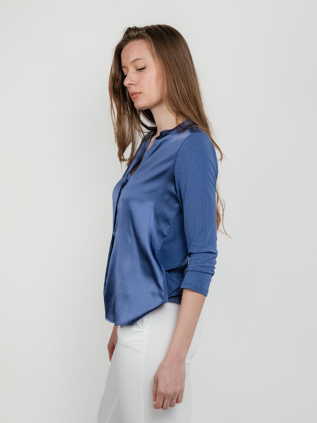 Blusa in seta bluette