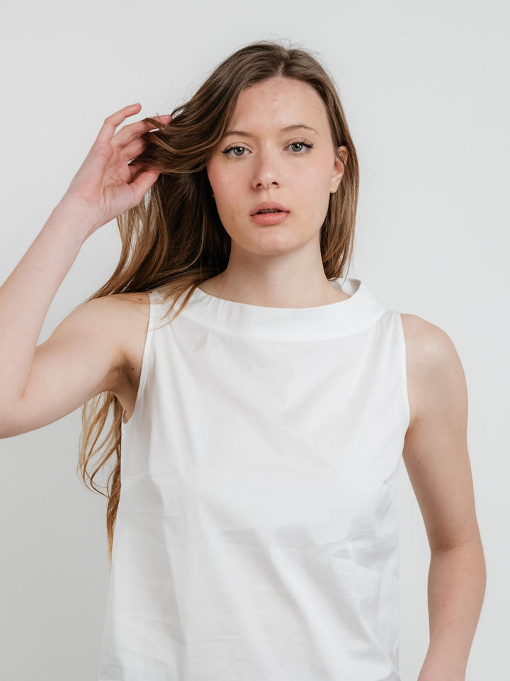 Blusa smanicata bianca