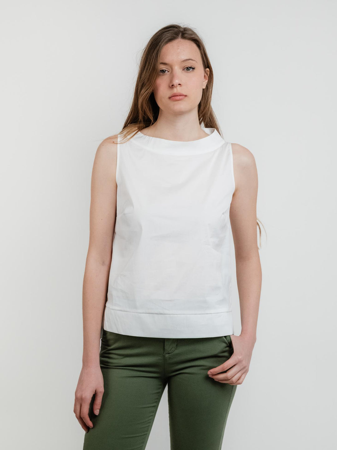 Blusa smanicata bianca