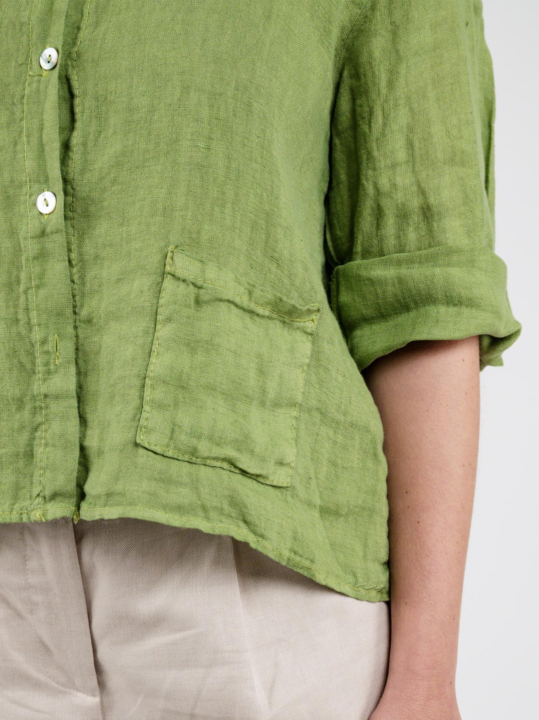 CAMICIA CON TASCHE IN LINO VERDE