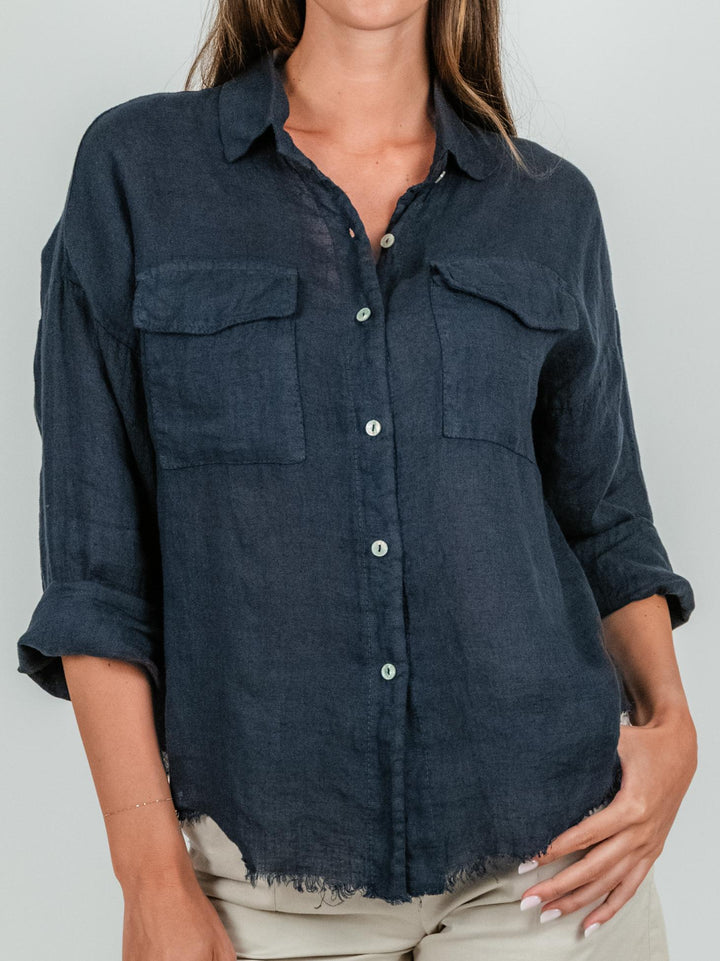 CAMICIA IN LINO BLU CON FONDO SFRANGIATO