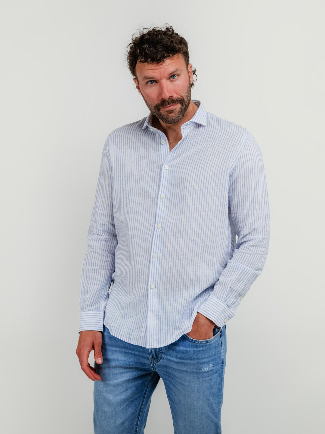 CAMICIA IN LINO E COTONE A RIGHE BIANCHE E AZZURRE