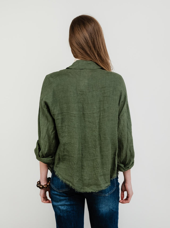CAMICIA IN LINO VERDE SALVIA CON FONDO SFRANGIATO