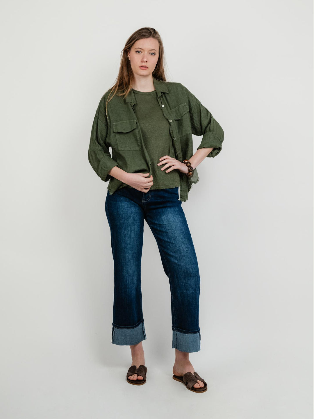 CAMICIA IN LINO VERDE SALVIA CON FONDO SFRANGIATO
