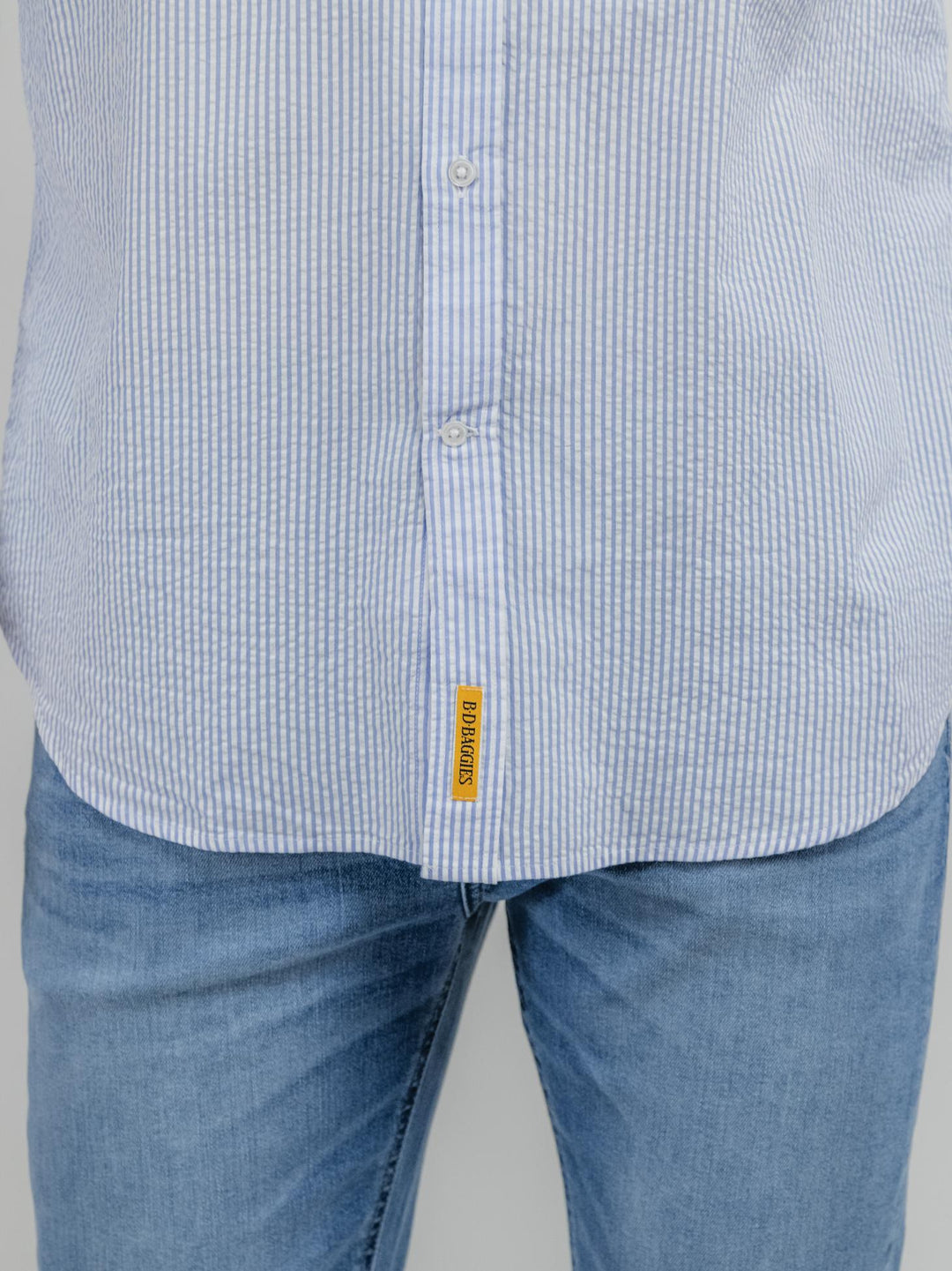 CAMICIA IN SEERKSUCKER A RIGHE BIANCHE E AZZURRE