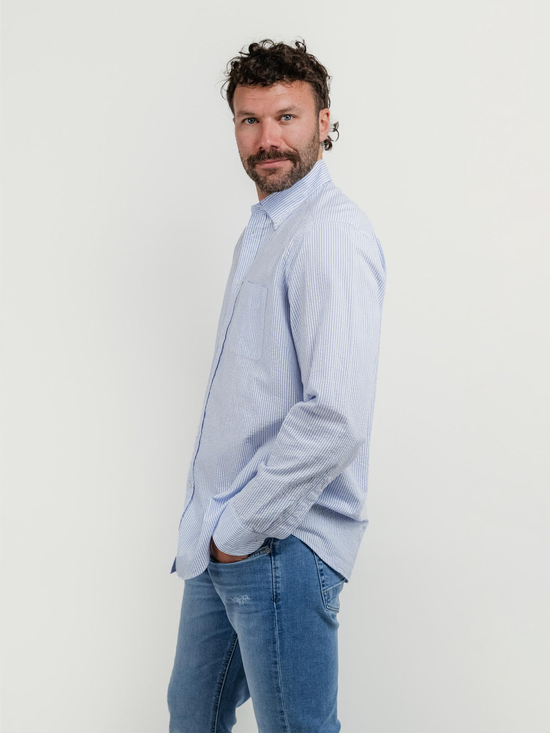 CAMICIA IN SEERKSUCKER A RIGHE BIANCHE E AZZURRE