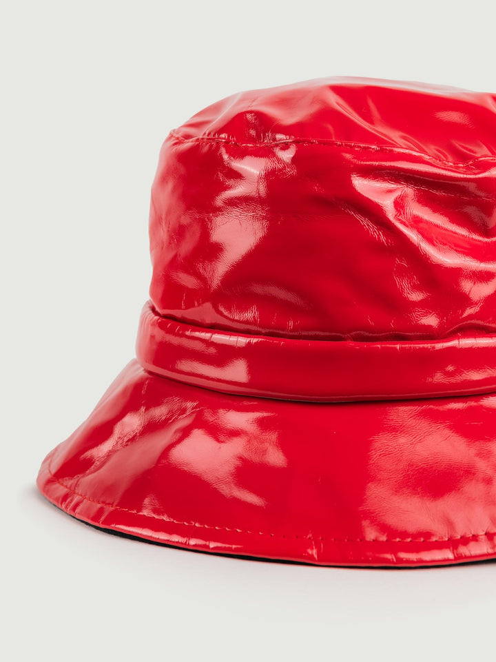 CAPPELLO BUKET DA PIOGGIA IN VERNICE ROSSO