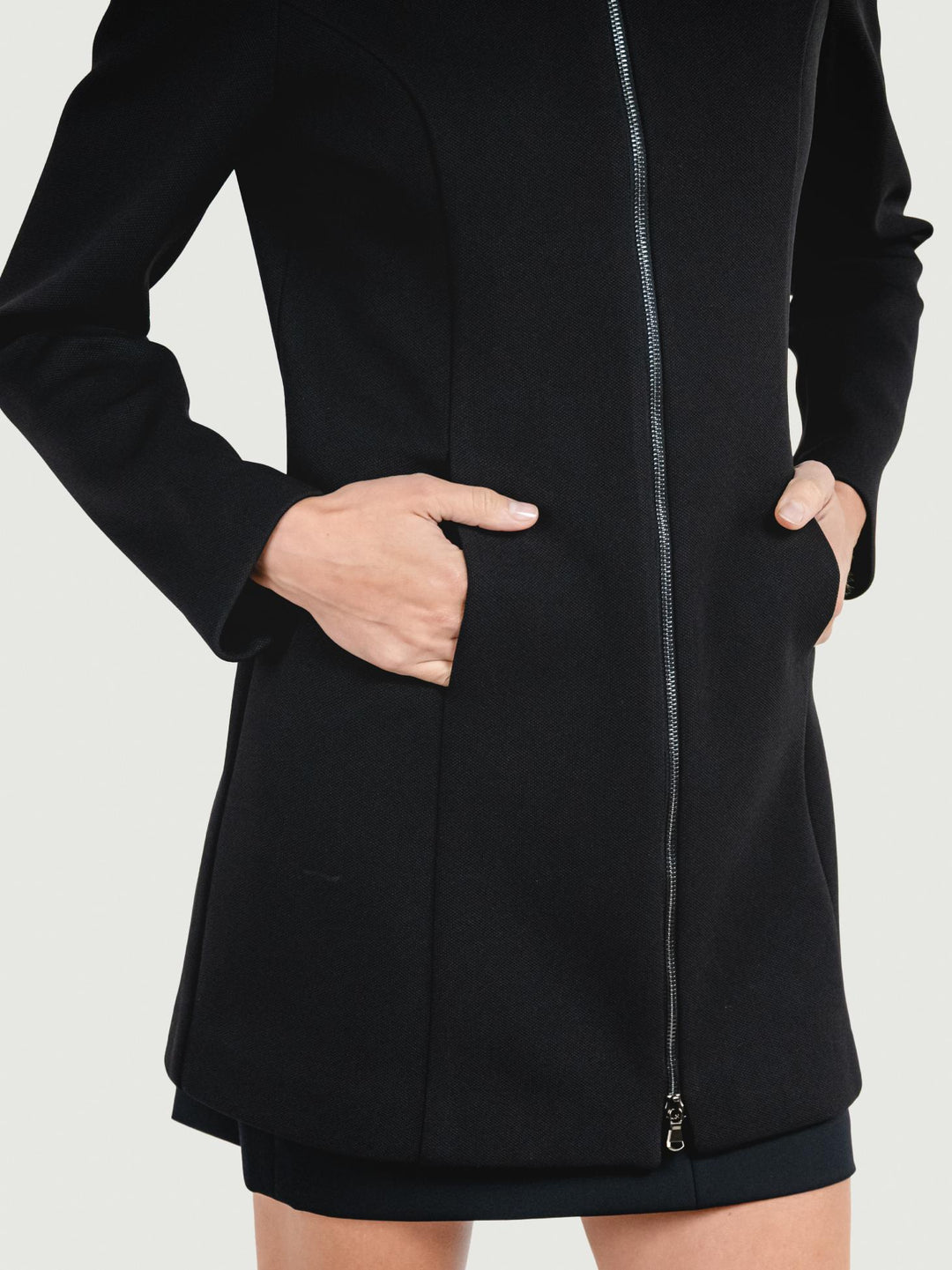 CAPPOTTINO TECNICO CON CAPPUCCIO NERO