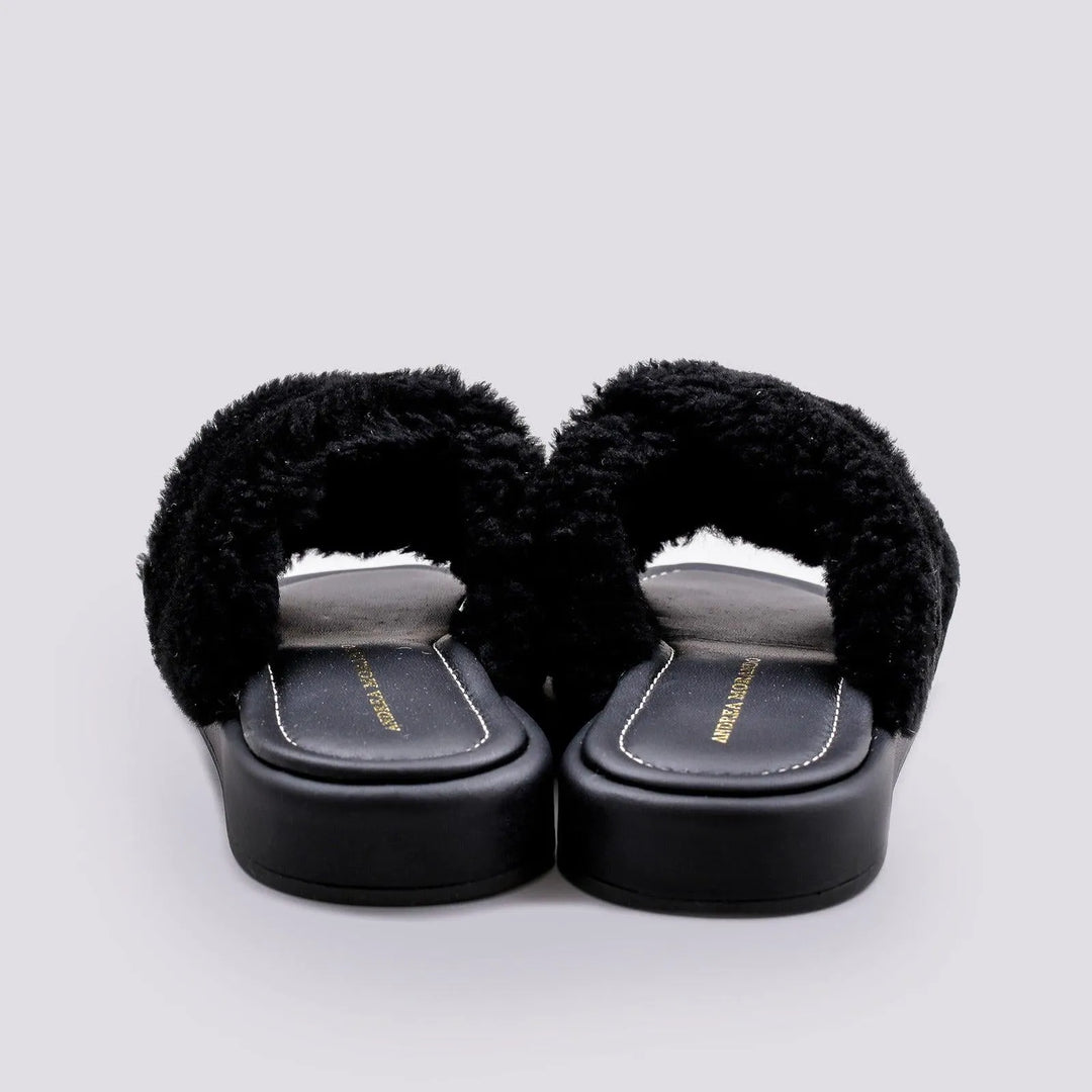 CIABATTA IN PELLE NERA CON PELO ECOLOGICO