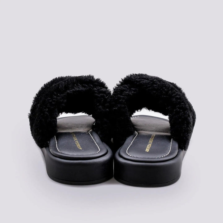 CIABATTA IN PELLE NERA CON PELO ECOLOGICO