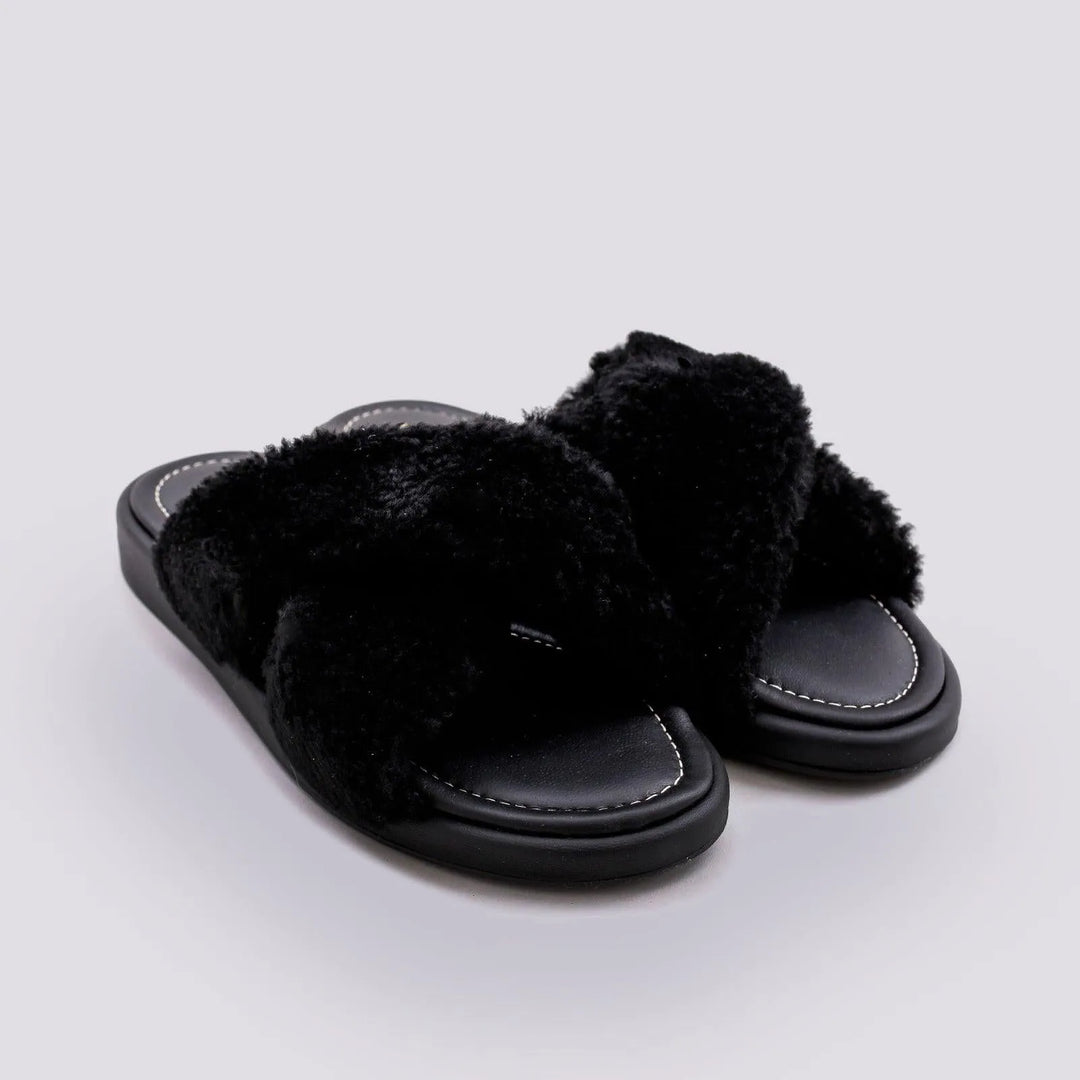 CIABATTA IN PELLE NERA CON PELO ECOLOGICO