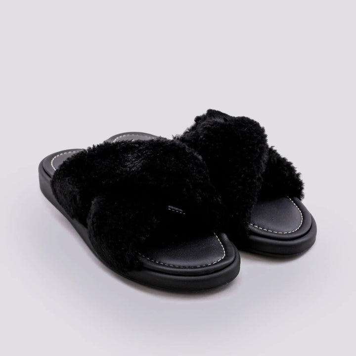 CIABATTA IN PELLE NERA CON PELO ECOLOGICO