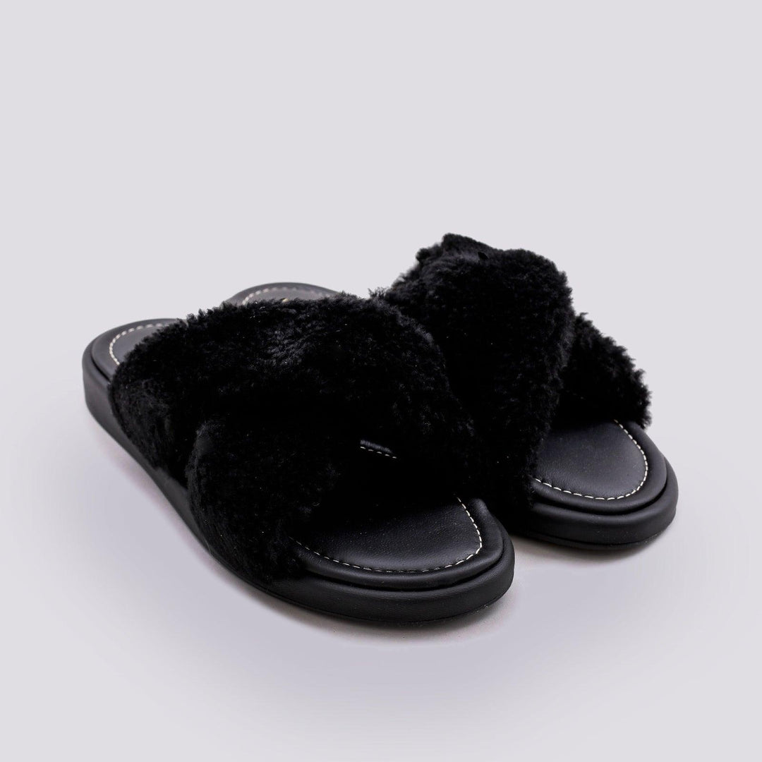 CIABATTA IN PELLE NERA CON PELO ECOLOGICO