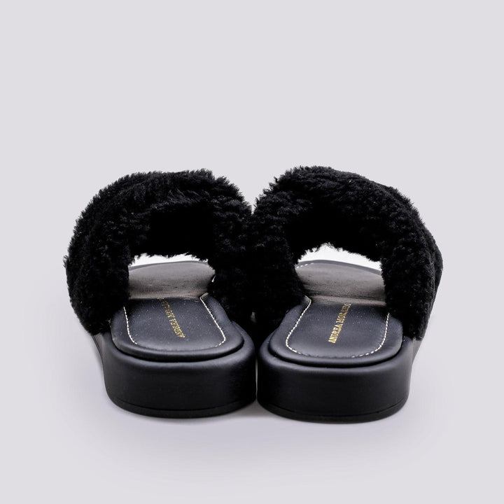 CIABATTA IN PELLE NERA CON PELO ECOLOGICO