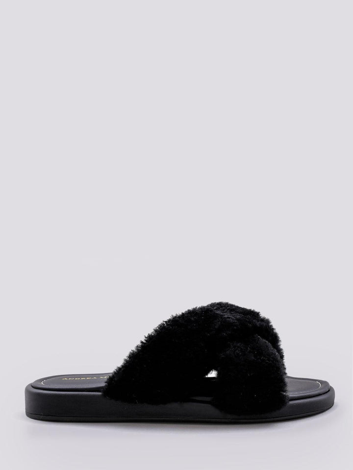 CIABATTA IN PELLE NERA CON PELO ECOLOGICO