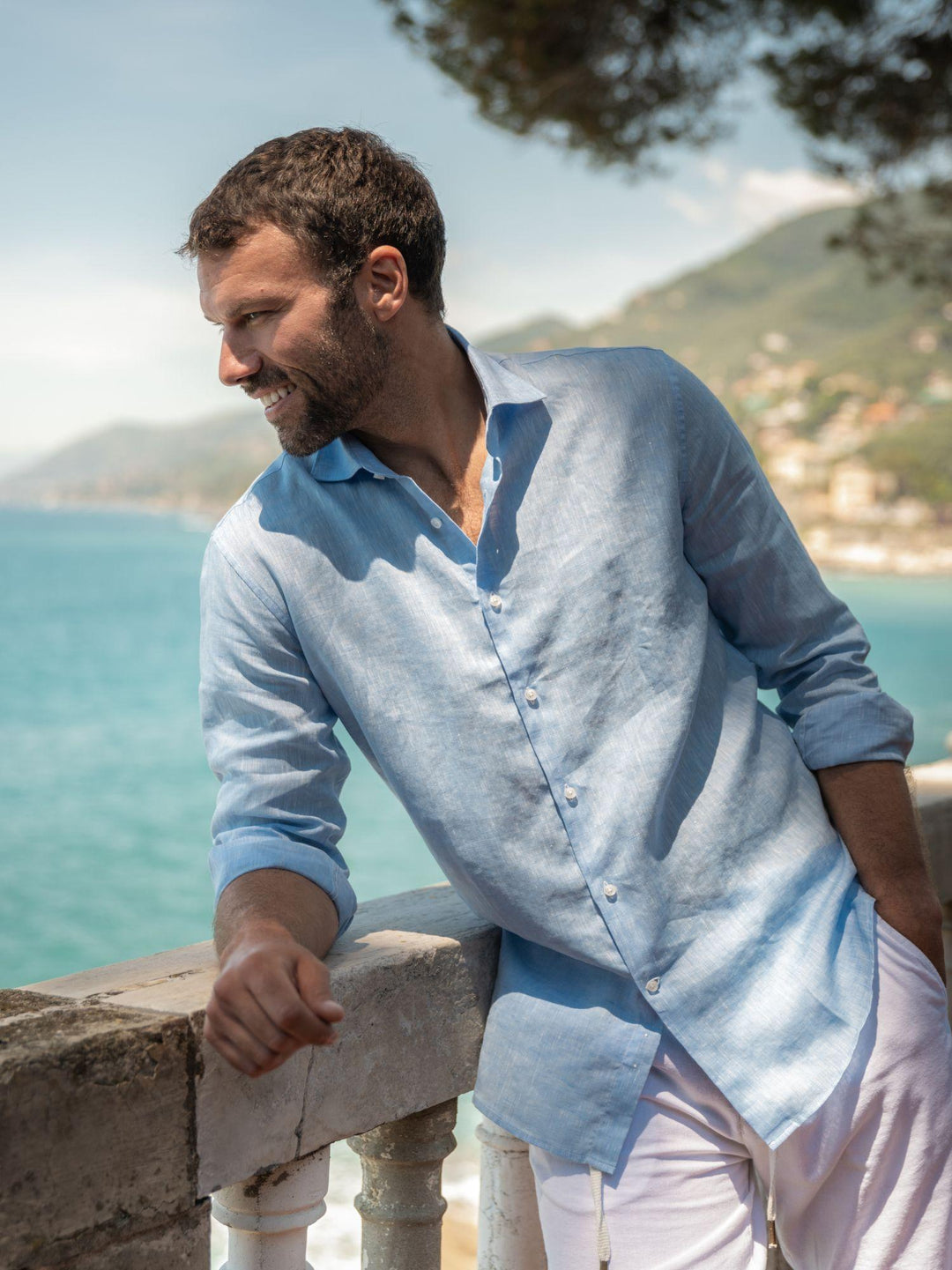 Camicia in lino azzurro chiaro